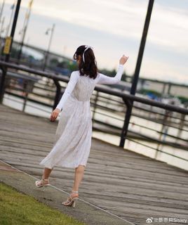 Sisley Choi feet photo 3