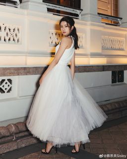 Sisley Choi feet photo 2
