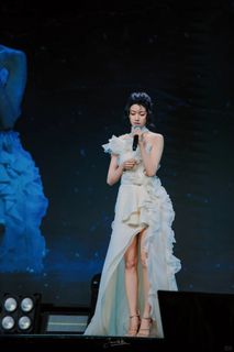 Sisley Choi feet photo 3