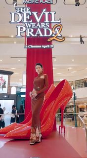Sisley Choi feet photo 2