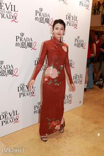 Sisley Choi feet photo 17