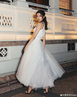 Sisley Choi feet photo 9