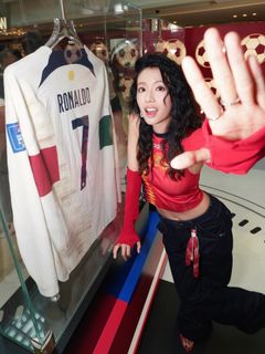 Sisley Choi feet photo 18