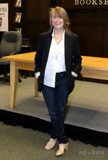 Sissy Spacek feet photo thumbnail