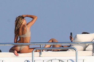 Sistine Rose Stallone feet photo thumbnail