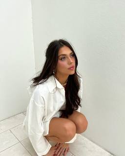 Sistine Rose Stallone feet photo thumbnail