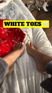 Skai Jackson feet photo thumbnail