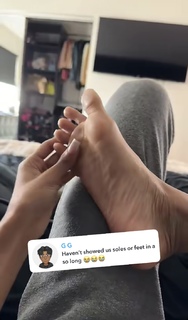 Skai Jackson feet photo thumbnail