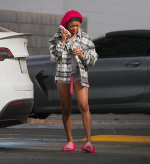 Skai Jackson feet photo thumbnail