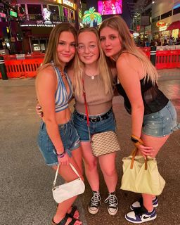 Skilah Hurd feet photo thumbnail