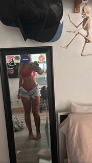 Skilah Hurd feet photo thumbnail