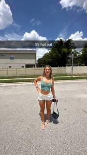 Skilah Hurd feet photo thumbnail