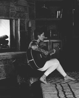 Skylar Grey feet photo thumbnail