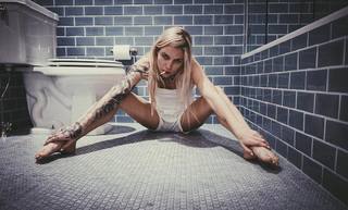 Skylar Grey feet photo thumbnail