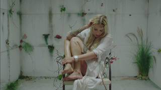 Skylar Grey feet photo thumbnail