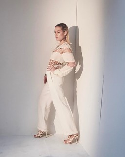 Skylar Grey feet photo thumbnail