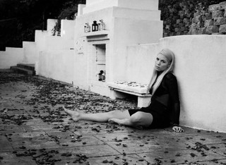 Skylar Grey feet photo thumbnail