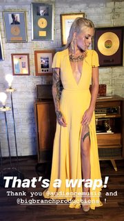 Skylar Grey feet photo thumbnail