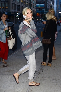 Skylar Grey feet photo thumbnail