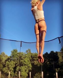 Skylar Grey feet photo thumbnail