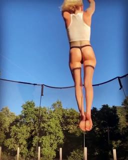 Skylar Grey feet photo thumbnail