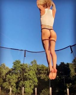 Skylar Grey feet photo thumbnail