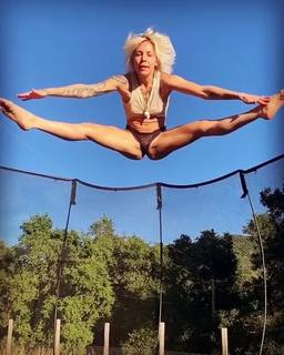 Skylar Grey feet photo thumbnail