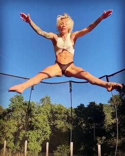 Skylar Grey feet photo thumbnail