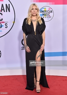 Skylar Grey feet photo thumbnail