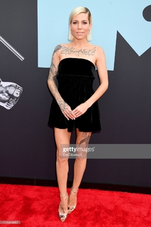 Skylar Grey feet photo thumbnail