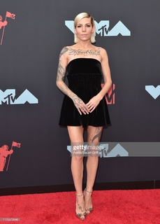 Skylar Grey feet photo thumbnail