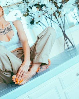 Skylar Grey feet photo thumbnail