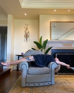 Skylar Grey feet photo thumbnail