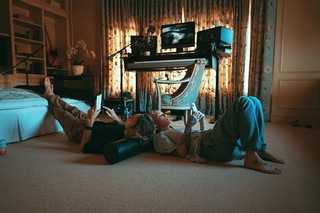 Skylar Grey feet photo thumbnail