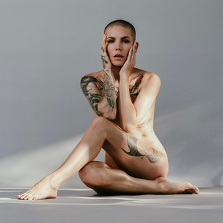 Skylar Grey feet photo thumbnail