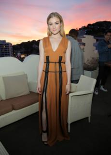 Skyler Samuels feet photo thumbnail