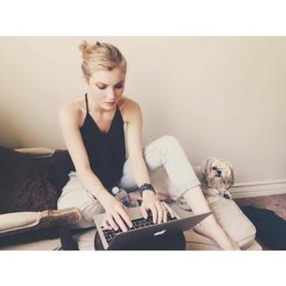 Skyler Samuels feet photo thumbnail