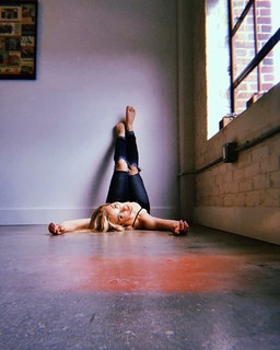 Skyler Samuels feet photo thumbnail