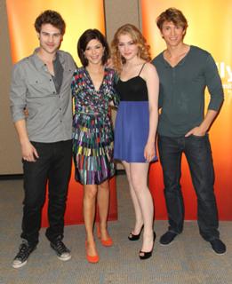 Skyler Samuels feet photo thumbnail