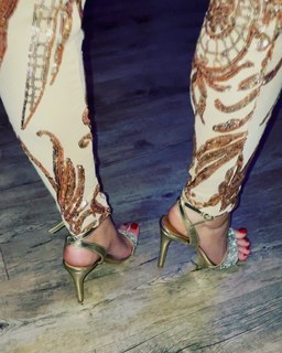 Sloane Avery feet photo 11