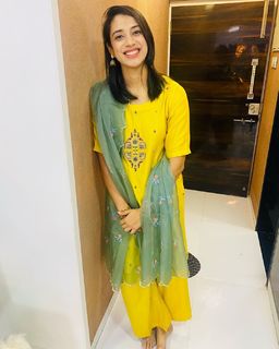 Smriti Mandhana feet photo 12