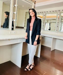 Smriti Mandhana feet photo 10