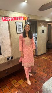 Smriti Mandhana feet photo 8