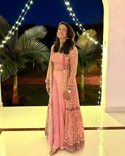 Smriti Mandhana feet photo 4