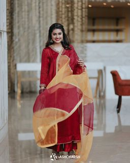 Sneha feet photo 4