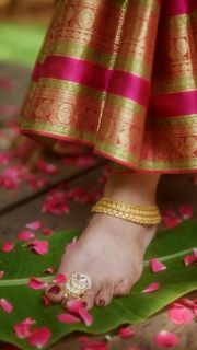 Sneha feet photo 9
