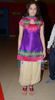 Sneha Ullal feet photo 14