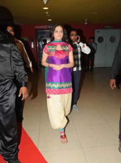 Sneha Ullal feet photo 7