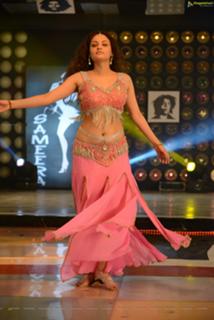 Sneha Ullal feet photo 8