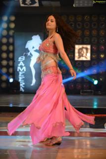 Sneha Ullal feet photo 7